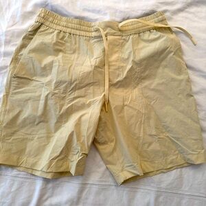 Lululemon shorts size L